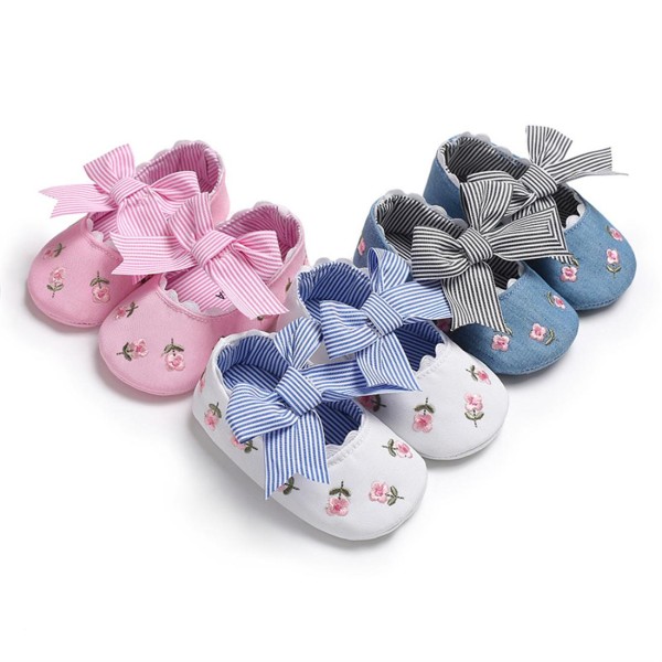 Spring, summer and autumn soft sole 0-1 year old baby embroidered toddler shoes princess shoes pink inside length 11CM 30 grams